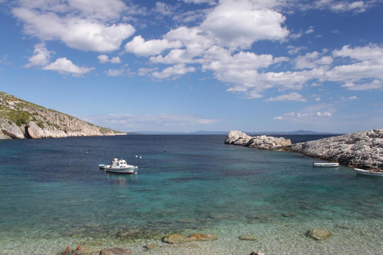 Apartments And Rooms By The Sea Cove Zarace - Dubovica, Hvar - 8781 Hiša za goste 3*