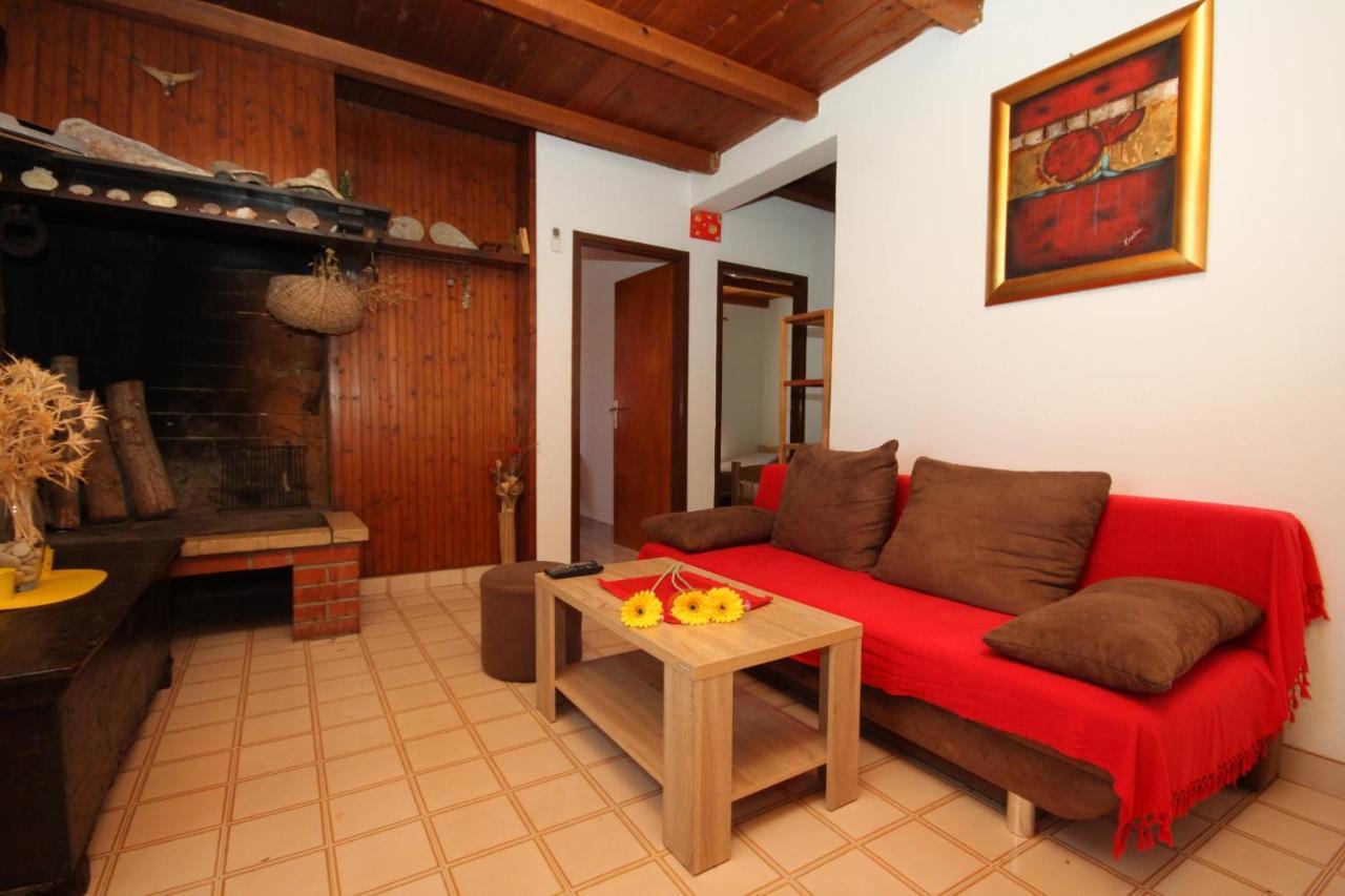 Apartments And Rooms By The Sea Cove Zarace - Dubovica, Hvar - 8781 Hiša za goste 3*